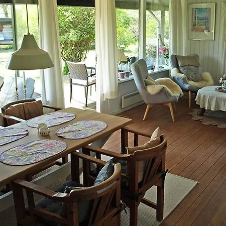 Cozy Only About 200 Metres From The Water *